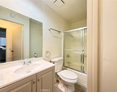 470 N Villa Court - Photo Thumbnail 10