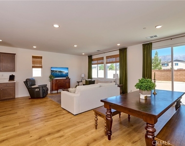 5095 Maverick Street - Photo Thumbnail 11