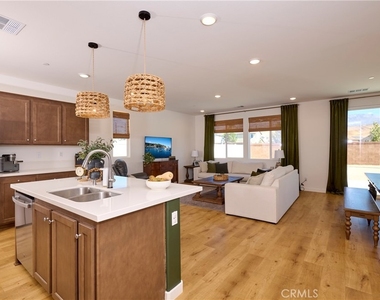 5095 Maverick Street - Photo Thumbnail 4