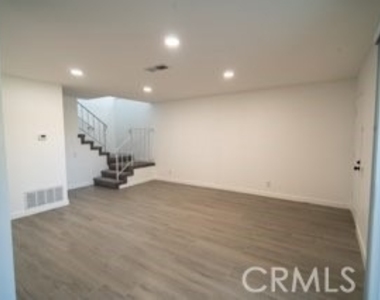 1807 Lochglen Court - Photo Thumbnail 8