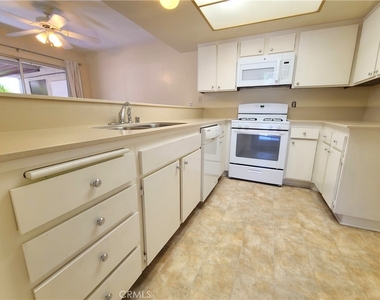 832 Ardmore Circle - Photo Thumbnail 5
