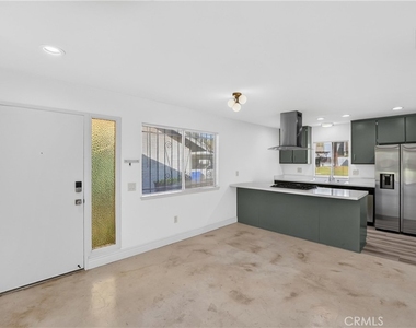 6300 Avenue Juan Diaz - Photo Thumbnail 3