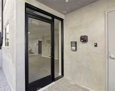 14810 Delano Street - Photo Thumbnail 10