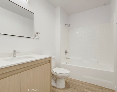 14810 Delano Street - Photo Thumbnail 6