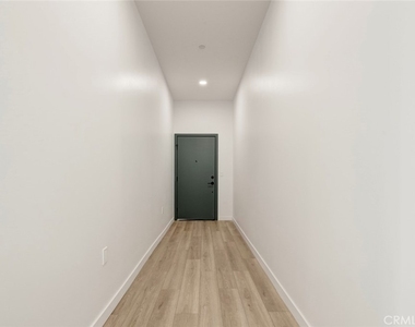 14810 Delano Street - Photo Thumbnail 11