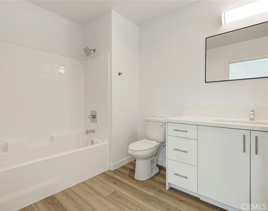 14810 Delano Street - Photo Thumbnail 5