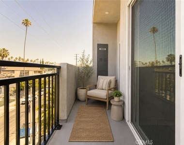 14810 Delano Street - Photo Thumbnail 9