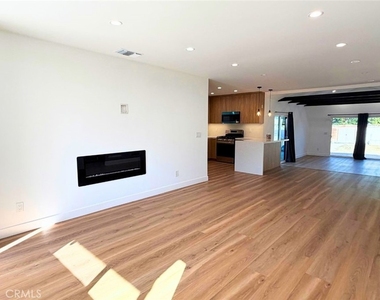 1828 Kenwood St - Photo Thumbnail 5