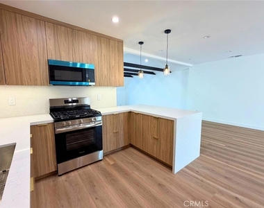 1828 Kenwood St - Photo Thumbnail 9