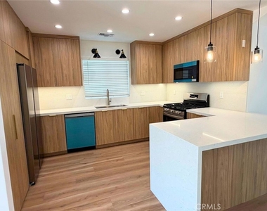 1828 Kenwood St - Photo Thumbnail 7