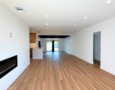 1828 Kenwood St - Photo Thumbnail 3