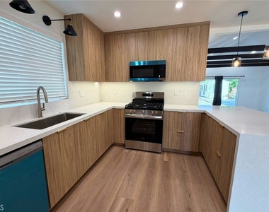 1828 Kenwood St - Photo Thumbnail 10