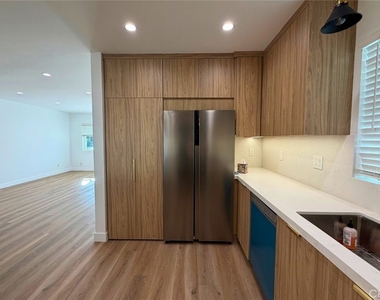 1828 Kenwood St - Photo Thumbnail 11