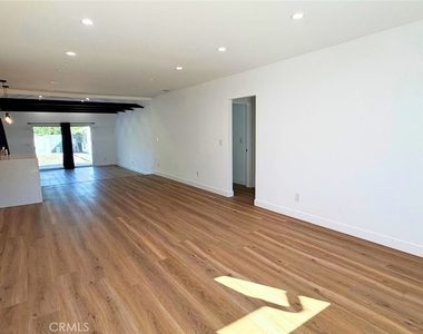 1828 Kenwood St - Photo Thumbnail 4