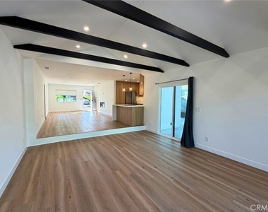 1828 Kenwood St - Photo Thumbnail 14