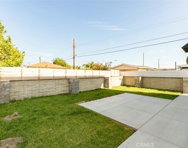 7612 N Shadyglade Avenue - Photo Thumbnail 2