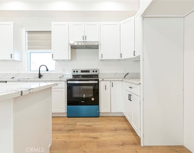 7612 N Shadyglade Avenue - Photo Thumbnail 13