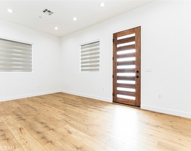 7612 N Shadyglade Avenue - Photo Thumbnail 8