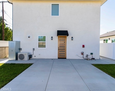 7612 N Shadyglade Avenue - Photo Thumbnail 3
