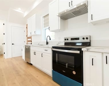 7612 N Shadyglade Avenue - Photo Thumbnail 14