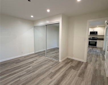 10733 Tujunga Canyon - Photo Thumbnail 13