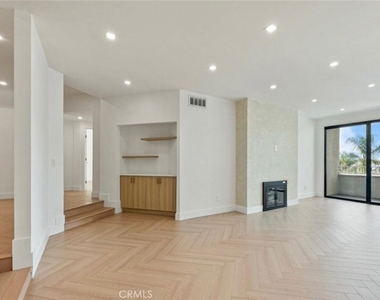8455 Fountain Avenue - Photo Thumbnail 11