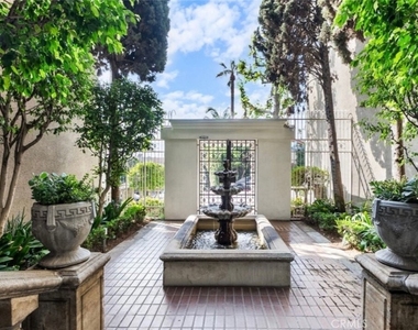 8455 Fountain Avenue - Photo Thumbnail 10