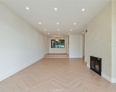 8455 Fountain Avenue - Photo Thumbnail 12