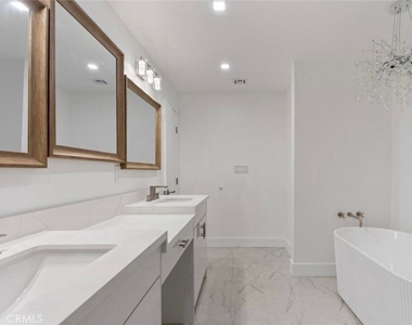 8455 Fountain Avenue - Photo Thumbnail 16