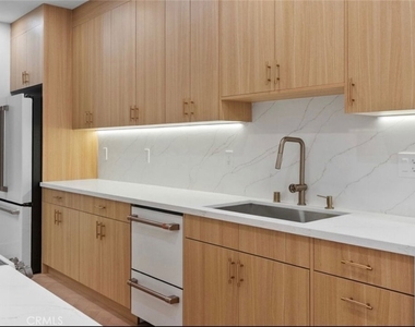 8455 Fountain Avenue - Photo Thumbnail 15