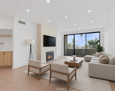 8455 Fountain Avenue - Photo Thumbnail 3