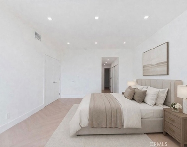 8455 Fountain Avenue - Photo Thumbnail 5