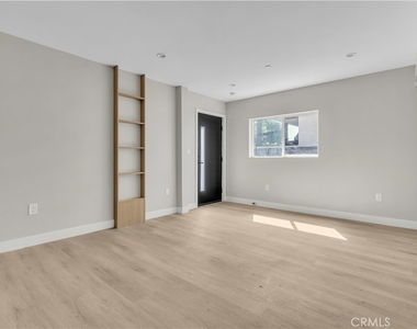 659 S Soto Street - Photo Thumbnail 9