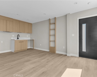 659 S Soto Street - Photo Thumbnail 8