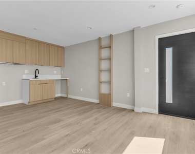659 S Soto Street - Photo Thumbnail 6