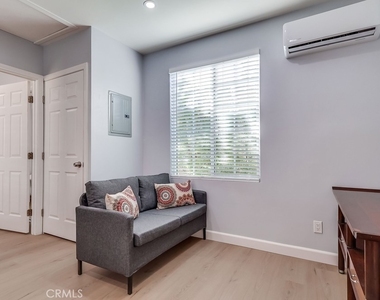 6504 W 84th Place - Photo Thumbnail 3
