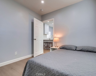 6504 W 84th Place - Photo Thumbnail 14