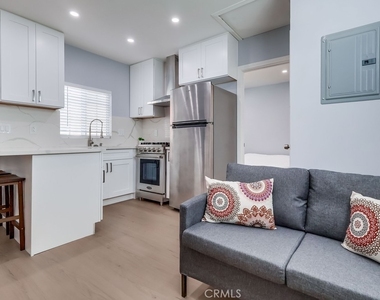 6504 W 84th Place - Photo Thumbnail 7