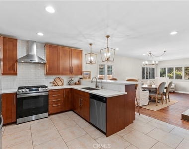 1418 Longview - Photo Thumbnail 6
