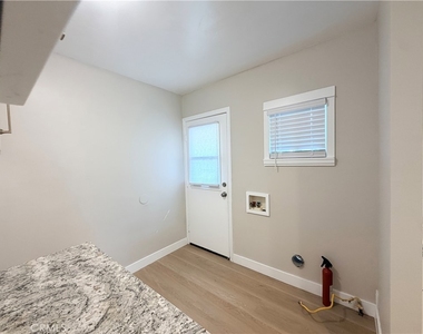 254 N 9th Avenue - Photo Thumbnail 5