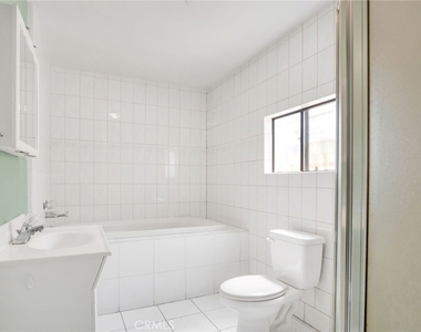 7275 Fountain Avenue - Photo Thumbnail 12