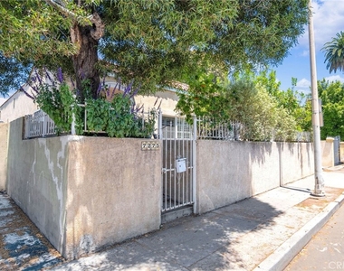7275 Fountain Avenue - Photo Thumbnail 24