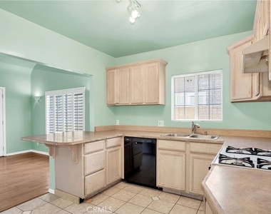 7275 Fountain Avenue - Photo Thumbnail 5