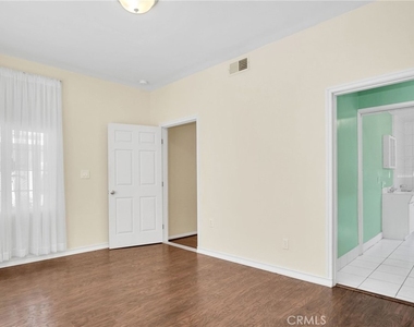 7275 Fountain Avenue - Photo Thumbnail 10