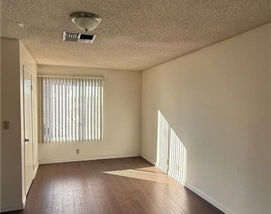 713 N Grand - Photo Thumbnail 6