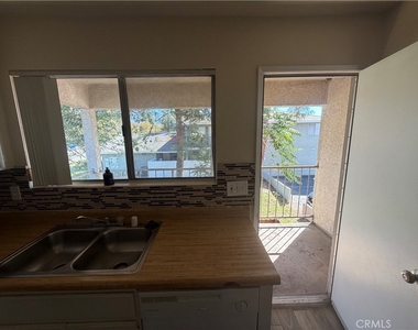 532 E Lugonia Avenue - Photo Thumbnail 6