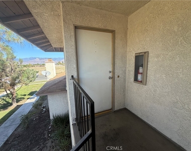 532 E Lugonia Avenue - Photo Thumbnail 9