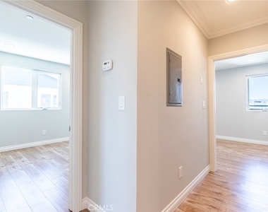 1739 Longwood Avenue - Photo Thumbnail 12