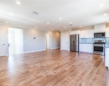 1739 Longwood Avenue - Photo Thumbnail 2