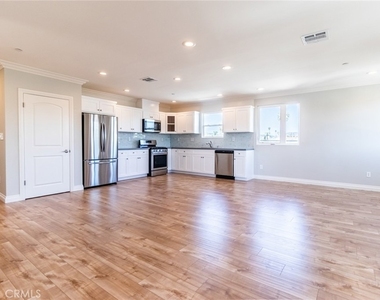 1739 Longwood Avenue - Photo Thumbnail 1